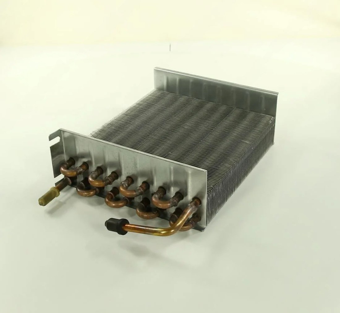 Испаритель ШХ-0,7 240x45x225 мм 310x90x235 мм СМ107 с патрубком и конденсатором