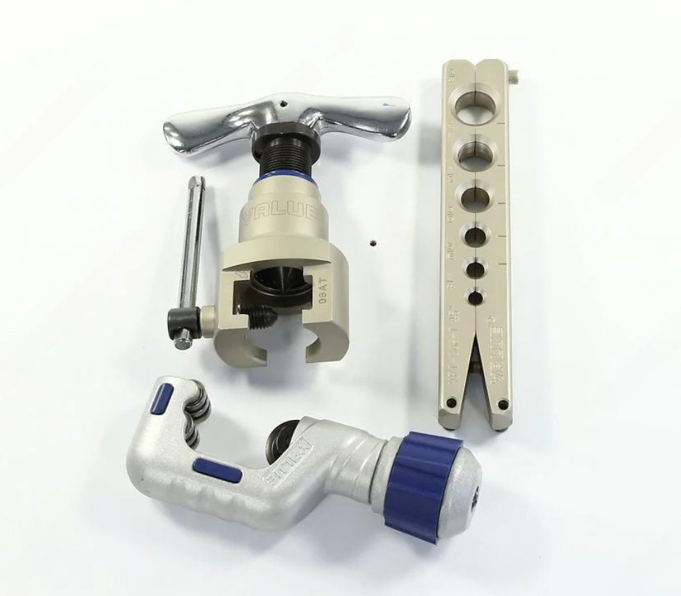 Вальцовка Value VFT-808L-IS 1 плашка 1/4-3/4 с трещоткой в пластиковом кейсе Вальцовка Value VFT-808L-IS 1 плашка 1/4-3/4 с трещоткой в пластиковом кейсе