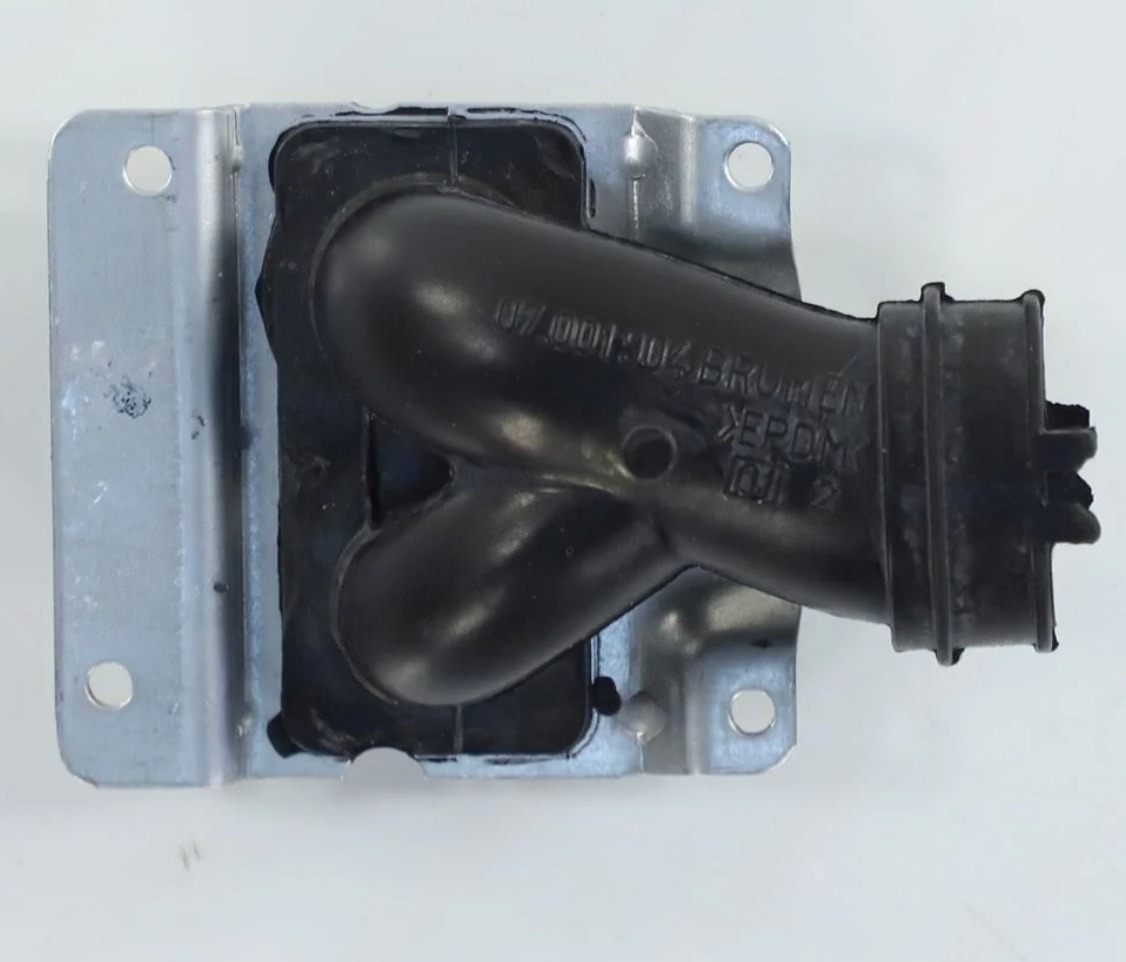 Патрубок посудомоечной машины Indesit C00257324