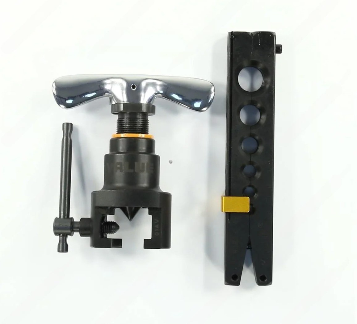 Вальцовка Value VFT-808U-I 1 плашка 1/4-3/4 с ограничителем подачи в пластиковом кейсе Вальцовка Value VFT-808U-I 1 плашка 1/4-3/4 с ограничителем подачи в пластиковом кейсе