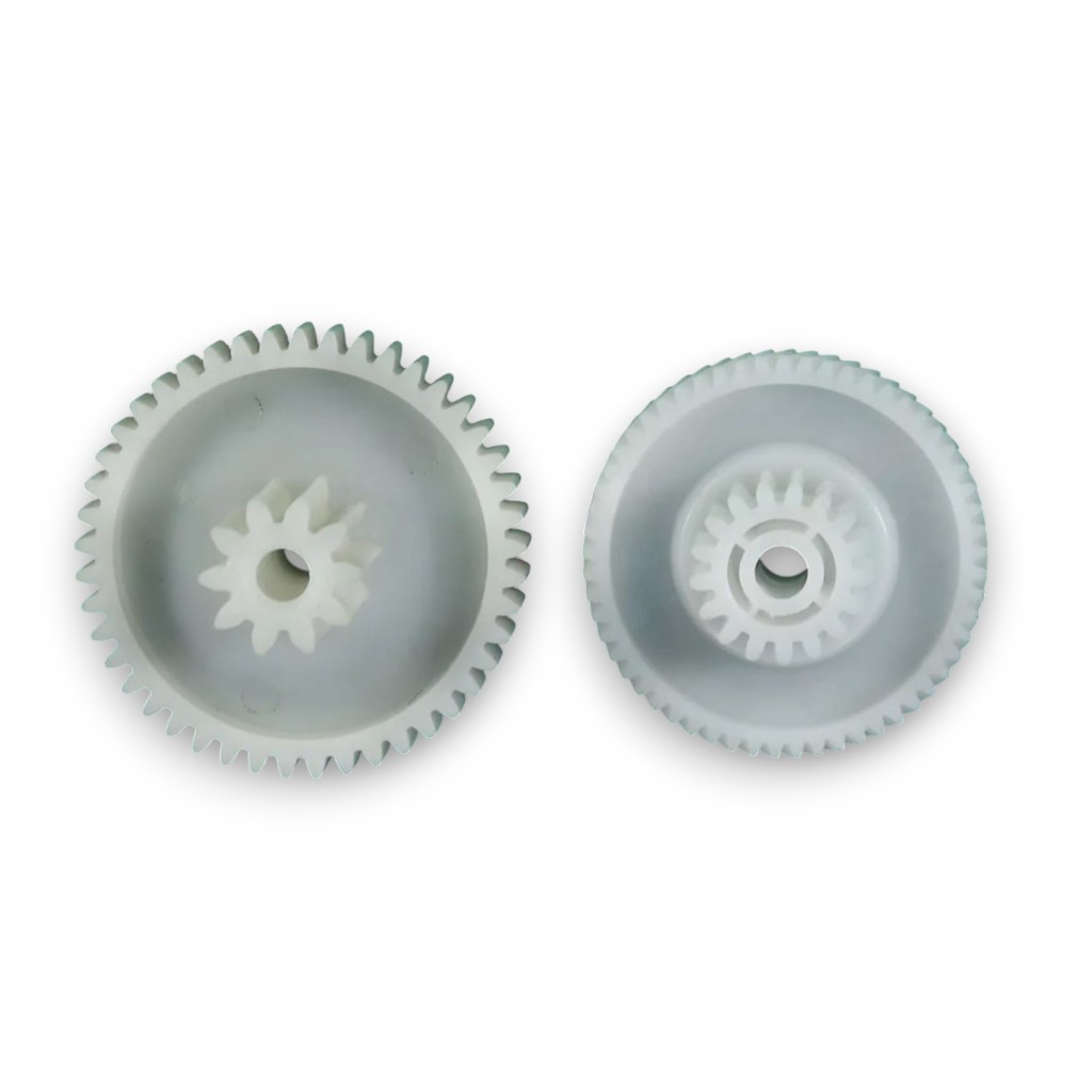 Шестерня мясорубки Binatone D-70/24мм H43мм z45/10 прямая D-63/28мм H32/13мм z57/17 косая BIN008