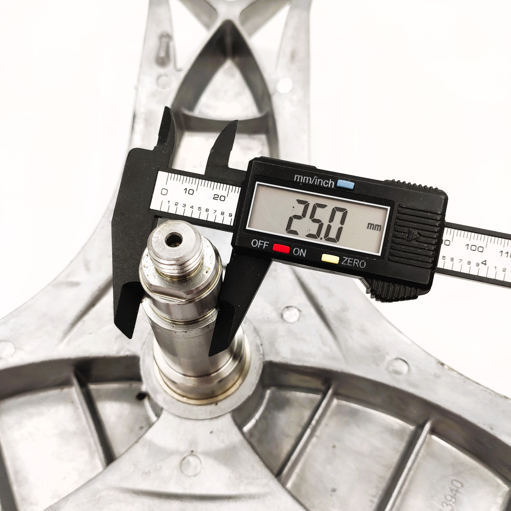 Крестовина + подшипники SKF для стиральной машины Bosch Siemens 683455